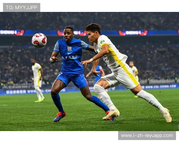 上海申花拉唐中路突破吸引防守——空间战术在夜色中的绽放